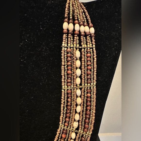 Beautiful beaded bib necklace - Picture 3 of 4